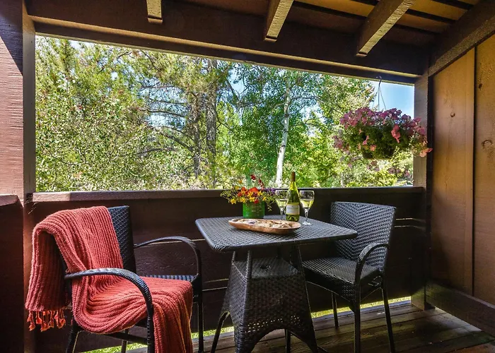 Apartment 622 Tamarack