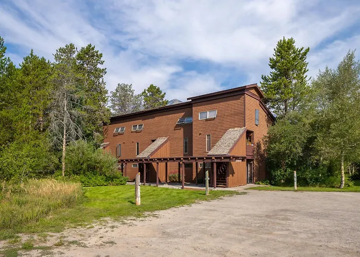 622 Tamarack Apartment *