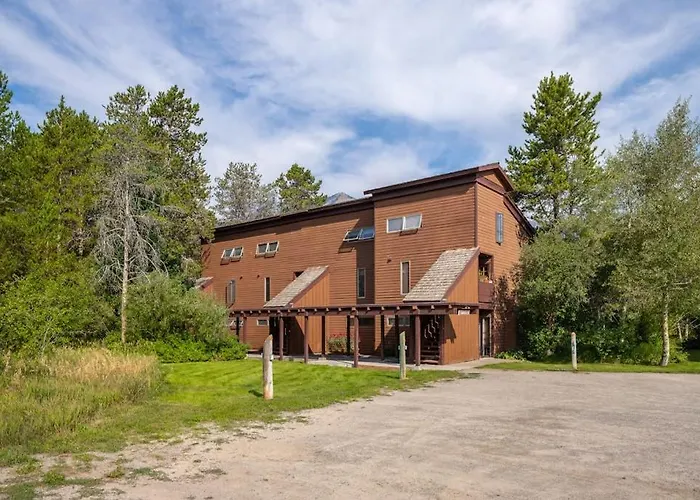 Apartment 622 Tamarack *