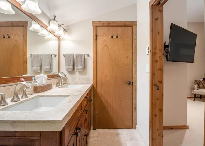 Apartment 622 Tamarack